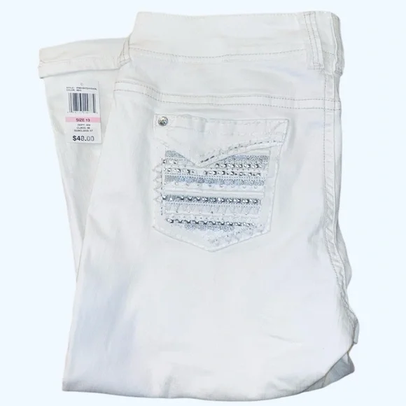 NWT Wallflower White Crop Jeans with Rhinestone Pockets - Sz 17 - Picture 1 of 11